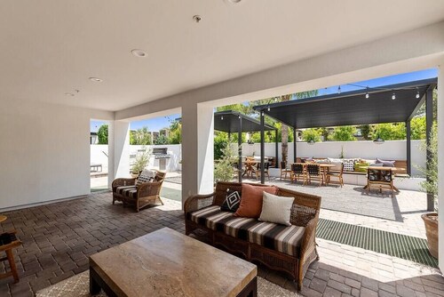 Cuddy's sweet suite W/ Heated Pool, GYM & Hot Tub