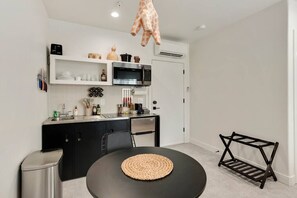 Microwave, stovetop, coffee/tea maker, cookware/dishes/utensils - Neddy's sweet suite W/ Heated Pool, GYM & Hot Tub (Scottsdale)