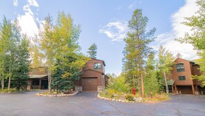 Exterior - Starfire 1990 (Keystone)