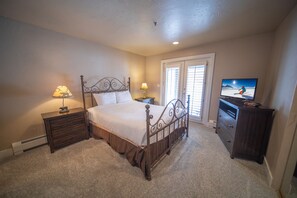 Deluxe Townhome, 4 Bedrooms, Hot Tub, Valley View (Starfire 1992) | 4 bedrooms, individually decorated, individually furnished - Starfire 1992 (Keystone)