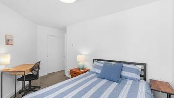 3 bedrooms, iron/ironing board, WiFi, bed sheets
