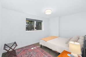 3 habitaciones, tabla de planchar con plancha, wifi y ropa de cama 