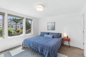 3 bedrooms, iron/ironing board, WiFi, bed sheets - Decorated TownHome in Ballard with rooftop!!! (Seattle)