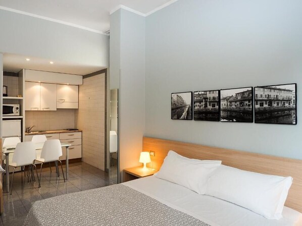 1 chambre, coffres-forts dans les chambres, fer et planche à repasser