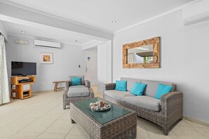 Living area - Shark in Den Laman with Sea View from the Side (Kralendijk)