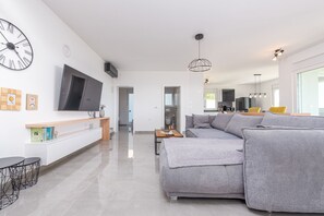 Villa, 5 chambres, piscine privée, vue sur la mer | Salle de séjour