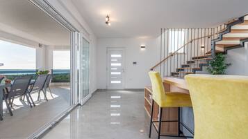 Villa - 5 soveværelser - privat pool - havudsigt | Stue
