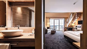 Exclusieve studio suite, 2 tweepersoonsbedden, allergievrij, uitzicht op bergen | Hypoallergeen beddengoed, individueel gedecoreerd