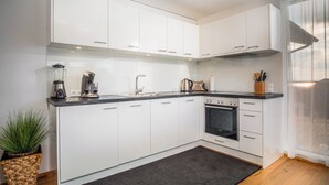 Kaffetrakter/tekoker, kjøleskap, mikrobølgeovn og ovn
