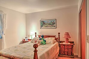 2 bedrooms, free internet, bed sheets