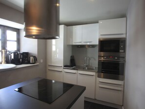 Fridge, microwave, dishwasher