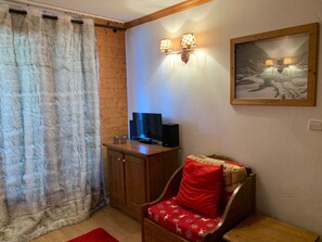 Interior - 3-Room Apartment for 6, West-Facing, Mountain View, Pool Access, Near Ski Slopes (Valloire)