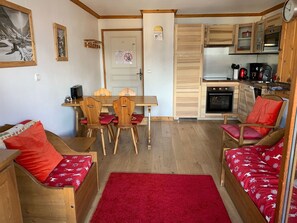 Interior - 3-Room Apartment for 6, West-Facing, Mountain View, Pool Access, Near Ski Slopes (Valloire)