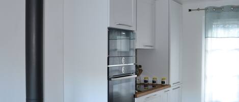 Réfrigérateur, micro-ondes, four, lave-vaisselle