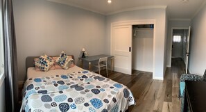 1 chambre, bureau, fer et planche à repasser, Wi-Fi
