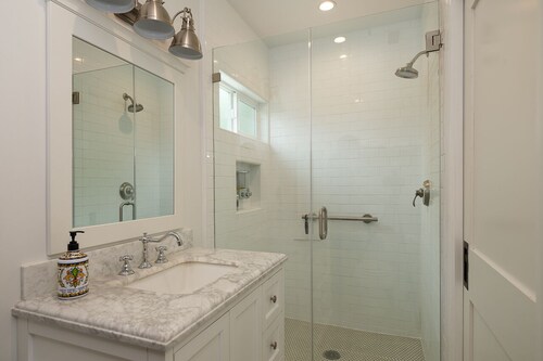 Guest Place in Pasadena w/ Private Entrance