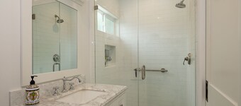Guest Place in Pasadena w/ Private Entrance