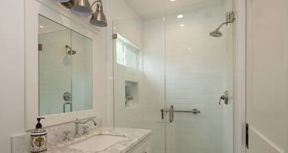 Guest Place in Pasadena w/ Private Entrance