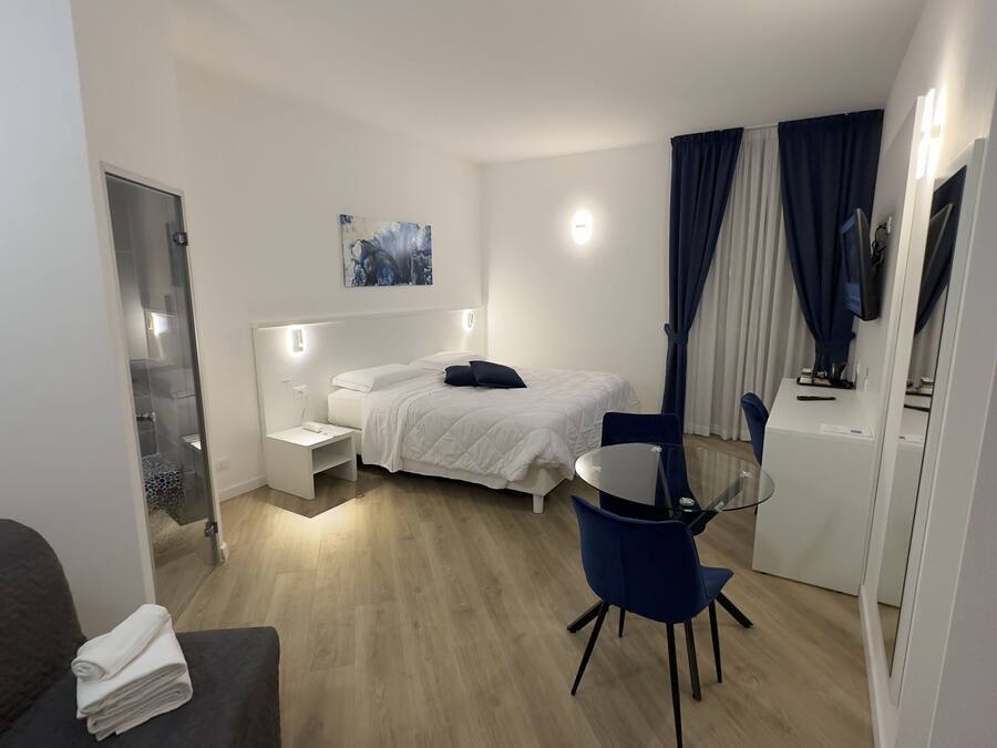 Premium bedding, down duvets, free minibar items, in-room safe