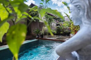 Outdoor pool - Central Ubud Modern Apartments and Private Kitchen (Kecamatan Ubud, Kabupaten Gianyar)