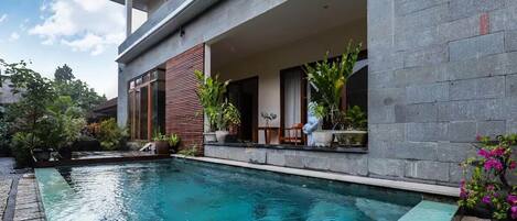 حمّام سباحة خارجي