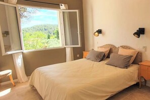 3 chambres, fer et planche à repasser, lit parapluie, Wi-Fi gratuit