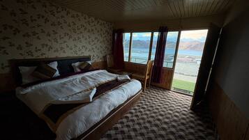 Deluxe Cottage, Mountain View | 11 bedrooms, hypo-allergenic bedding, bed sheets