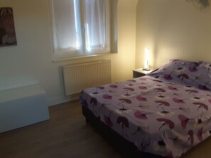 3 makuuhuonetta, ilmainen Wi-Fi, vuodevaatteet