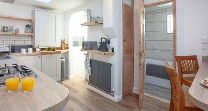 A beautiful 3 bedroom Cornish Cottage & wood stove