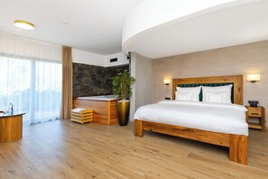 Suite Studio Deluxe, baignoire à jets, vue golf | Minibar, bureau, chambres insonorisées, lits bébé (gratuits)