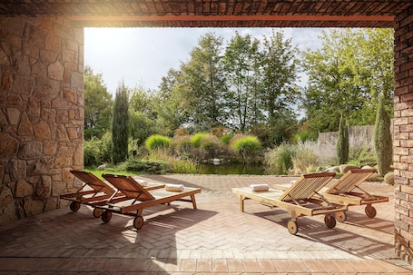 Couples treatment rooms, hot tub, steam room, massages