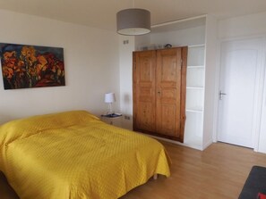 2 bedrooms, desk, iron/ironing board, travel cot - Vosges/Alsace :Gîte with panoramic views over valley and mountains in the heart of nature. (La Grande-Fosse)