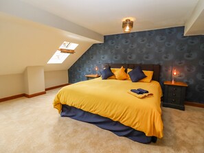 5 bedrooms, individually decorated, individually furnished, free WiFi - Corner House (Cinderford)