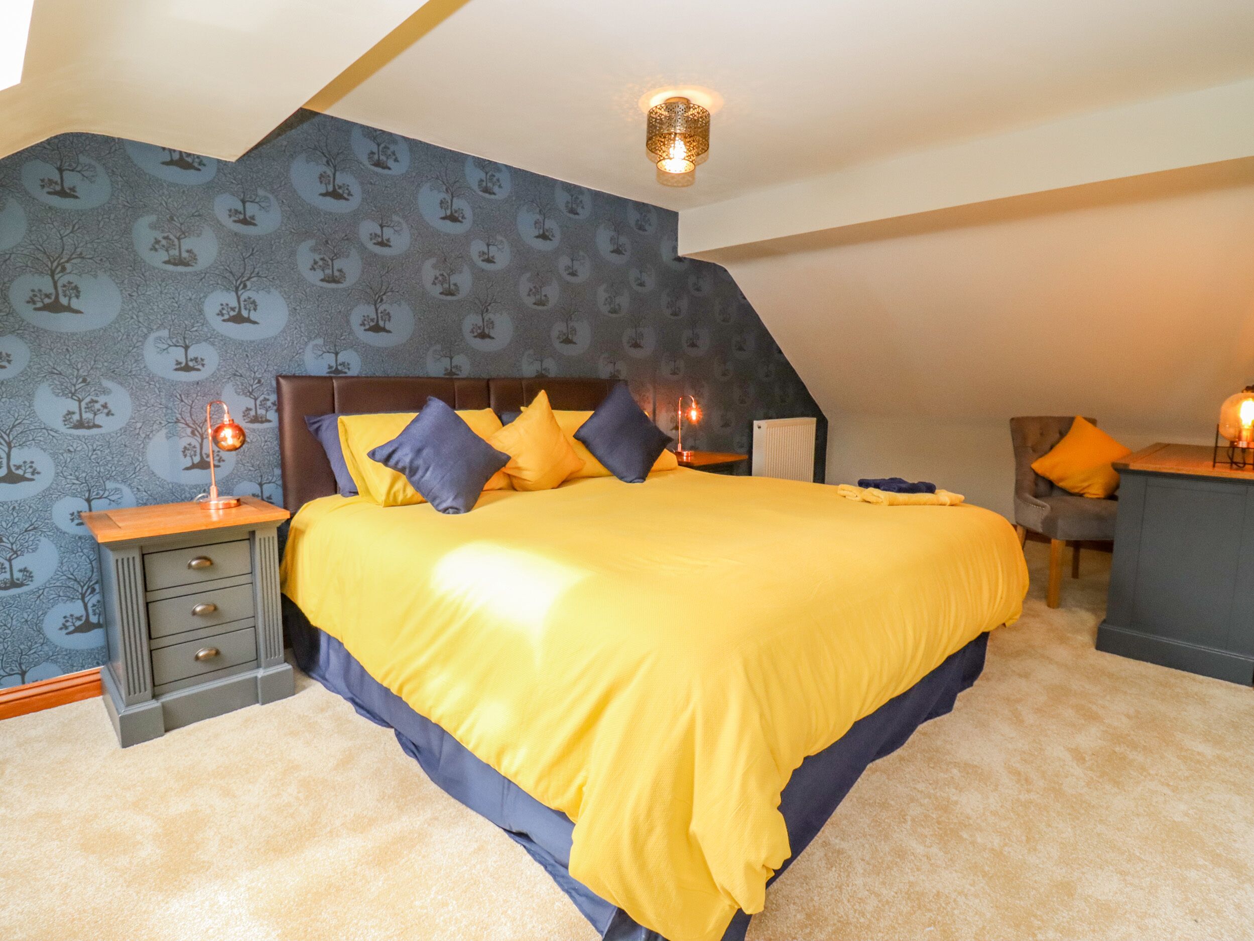 5 bedrooms, individually decorated, individually furnished, free WiFi