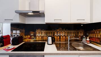 Fridge, oven, stovetop, dishwasher