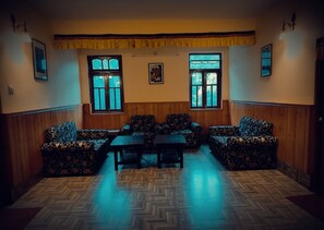 Televisión LCD 32 pulgadas con canales de televisión vía satélite