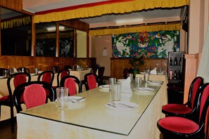 Restaurant - Rufina Norling Zimkhang (Chungthang)