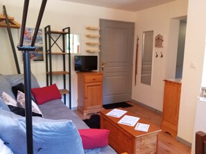 TV - Studio for 2 South-East facing (Valloire)