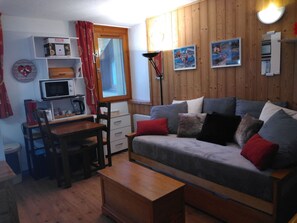 TV - Studio for 2 South-East facing (Valloire)