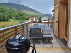 Outdoor dining - 12-Person Chalet 4* with Private Parking in Valloire (Valloire)