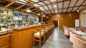 Bar (trong khuôn viên)