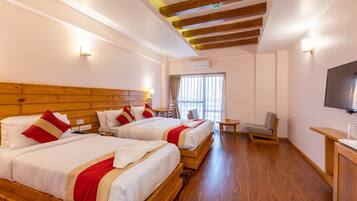 Deluxe Room | 1 bedroom, iron/ironing board, free WiFi, bed sheets