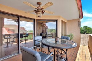 Outdoor dining - Pet Friendly, Shelter Cove Views - Bike to Beach! (Hilton Head Island)
