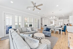 TV - Perfect Location in Miramar Beach | Luxury Home | Private Pool (Miramar Beach)