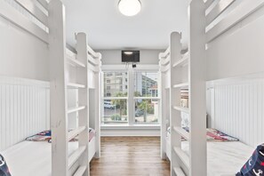 5 bedrooms, iron/ironing board, free WiFi, bed sheets