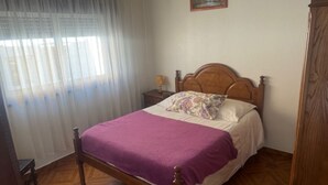 3 bedrooms, bed sheets