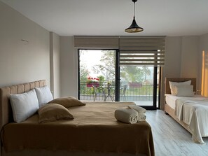 Classic Triple Room | Free WiFi - Lalezar Sea & Garden Hotel (Ünye)