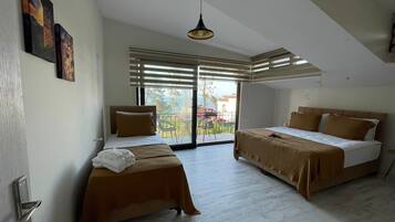 Classic Triple Room | Free WiFi