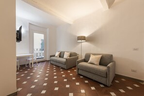 Basic-Apartment | Wohnbereich | 40-Zoll-Flachbildfernseher mit Digitalempfang, Fernseher