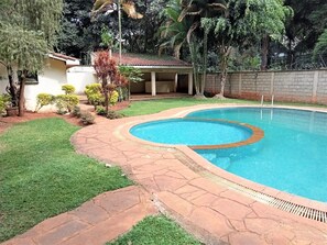 Pool - Modern villa,  near many embassies, Chile, Germany, Netherlands, Uganda, Zambia. (Nairobi)